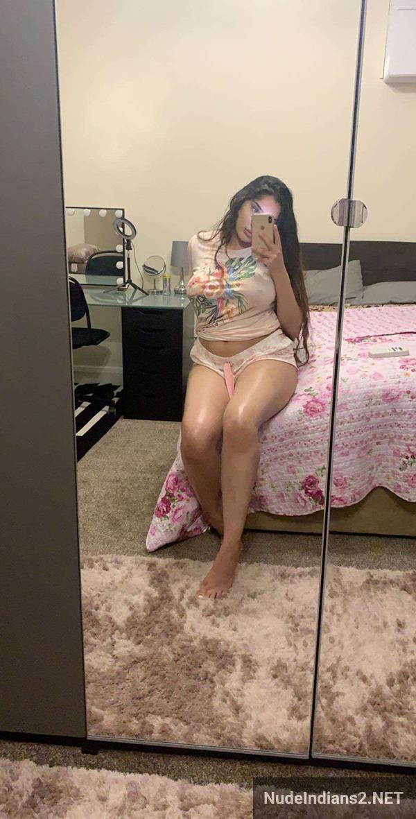 https://pub-5fcdf72a54cd4edbb03ec3edaa415a42.r2.dev/nakedleaks/international_indian_girl_zoya_khan_reveals_busty_figure_in_seductive_selfies/5.jpg