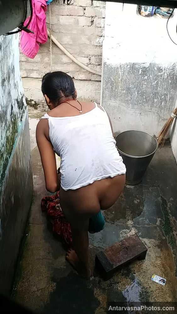 https://pub-5fcdf72a54cd4edbb03ec3edaa415a42.r2.dev/nakedleaks/intimate_captures_of_rural_woman_bathing/12.jpg