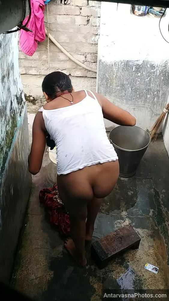 https://pub-5fcdf72a54cd4edbb03ec3edaa415a42.r2.dev/nakedleaks/intimate_captures_of_rural_woman_bathing/3.jpg