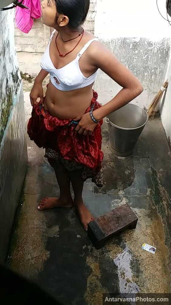 https://pub-5fcdf72a54cd4edbb03ec3edaa415a42.r2.dev/nakedleaks/intimate_captures_of_rural_woman_bathing/8.jpg