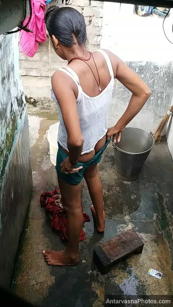 https://pub-5fcdf72a54cd4edbb03ec3edaa415a42.r2.dev/nakedleaks/intimate_captures_of_rural_woman_bathing/9.jpg