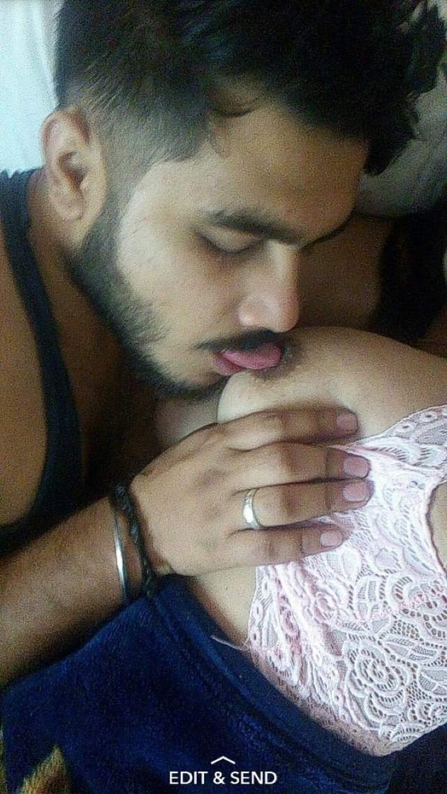 https://pub-5fcdf72a54cd4edbb03ec3edaa415a42.r2.dev/nakedleaks/intimate_conversations:_seductive_images_of_devar_bhabhi/29.jpg