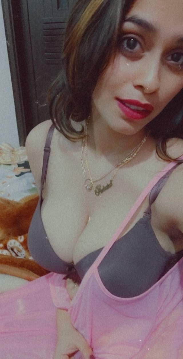 https://pub-5fcdf72a54cd4edbb03ec3edaa415a42.r2.dev/nakedleaks/intimate_conversations:_seductive_images_of_devar_bhabhi/4.jpg