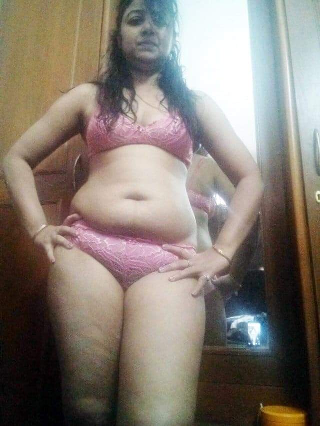https://pub-5fcdf72a54cd4edbb03ec3edaa415a42.r2.dev/nakedleaks/intimate_conversations_leading_to_aunty's_nude_images_-_part_1/11.jpg