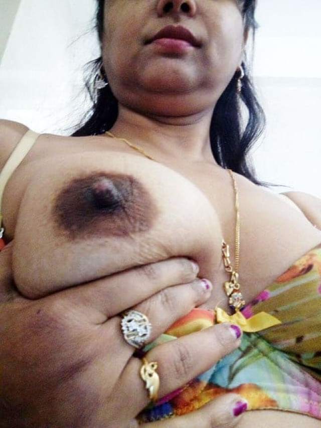 https://pub-5fcdf72a54cd4edbb03ec3edaa415a42.r2.dev/nakedleaks/intimate_conversations_leading_to_aunty's_nude_images_-_part_1/14.jpg