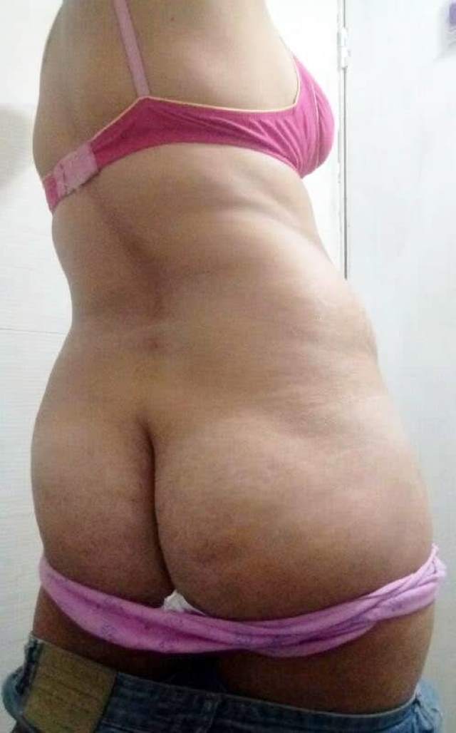 https://pub-5fcdf72a54cd4edbb03ec3edaa415a42.r2.dev/nakedleaks/intimate_conversations_leading_to_aunty's_nude_images_-_part_1/3.jpg