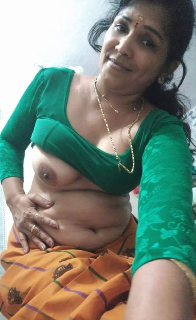 https://pub-5fcdf72a54cd4edbb03ec3edaa415a42.r2.dev/nakedleaks/intimate_conversations_with_desi_bhabhi's_lover_through_sensual_images/11.jpg