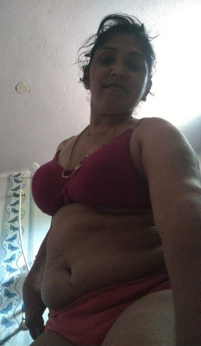 https://pub-5fcdf72a54cd4edbb03ec3edaa415a42.r2.dev/nakedleaks/intimate_conversations_with_desi_bhabhi's_lover_through_sensual_images/25.jpg