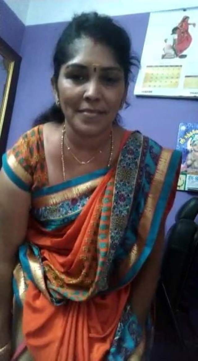 https://pub-5fcdf72a54cd4edbb03ec3edaa415a42.r2.dev/nakedleaks/intimate_conversations_with_desi_bhabhi's_lover_through_sensual_images/4.jpg
