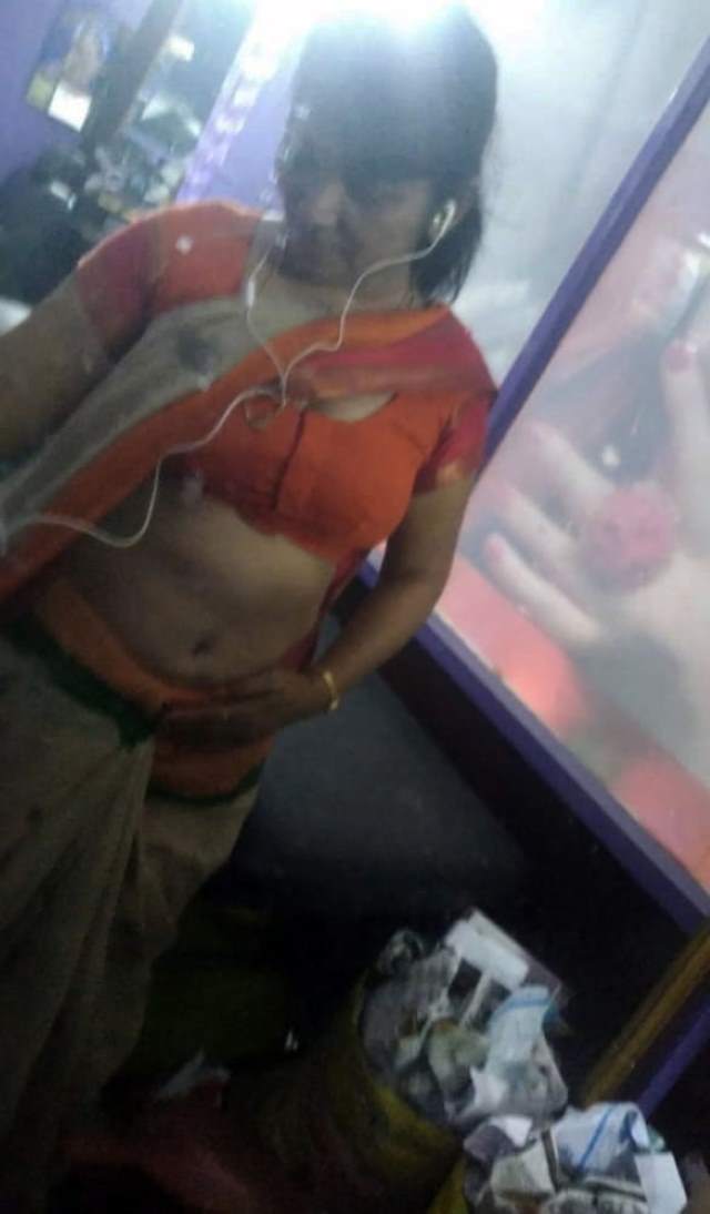 https://pub-5fcdf72a54cd4edbb03ec3edaa415a42.r2.dev/nakedleaks/intimate_conversations_with_desi_bhabhi's_lover_through_sensual_images/7.jpg