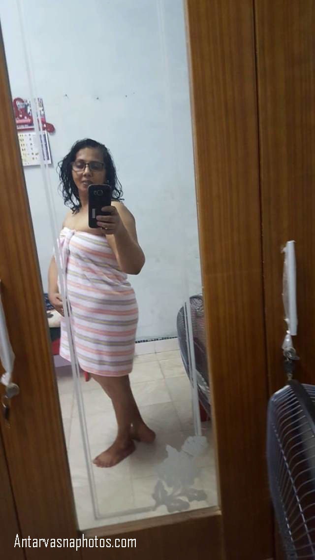 https://pub-5fcdf72a54cd4edbb03ec3edaa415a42.r2.dev/nakedleaks/intimate_conversations_with_desi_bhabhi_through_sensual_photos/2.jpg