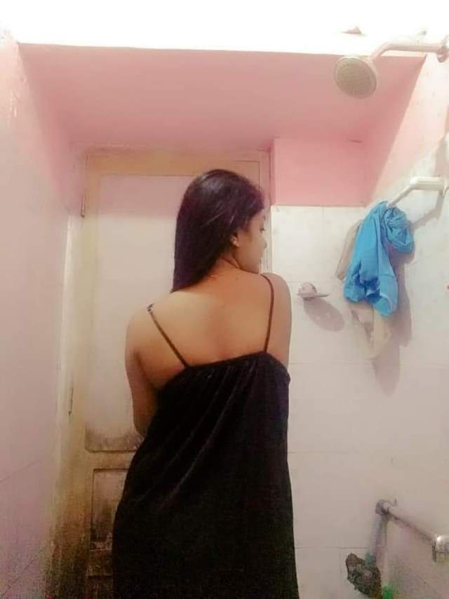 Intimate Encounter: Aunty's Nude Blowjob and Captured Moments