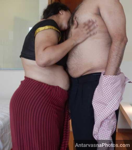 https://pub-5fcdf72a54cd4edbb03ec3edaa415a42.r2.dev/nakedleaks/intimate_encounter_between_desi_aunty_and_her_boss/0.jpg