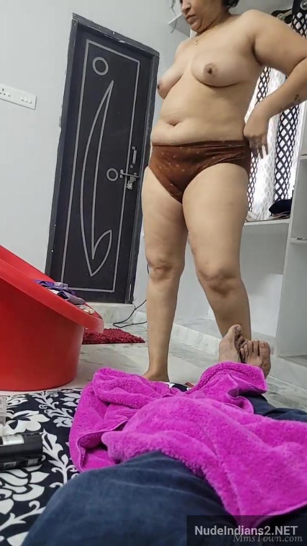 https://pub-5fcdf72a54cd4edbb03ec3edaa415a42.r2.dev/nakedleaks/intimate_images_captured_by_cuckold_husbands_of_south_indian_aunts/23.jpg