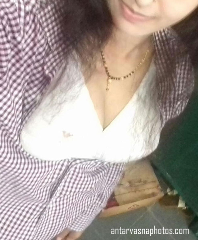 https://pub-5fcdf72a54cd4edbb03ec3edaa415a42.r2.dev/nakedleaks/intimate_images_of_a_bihari_sister-in-law/2.jpg