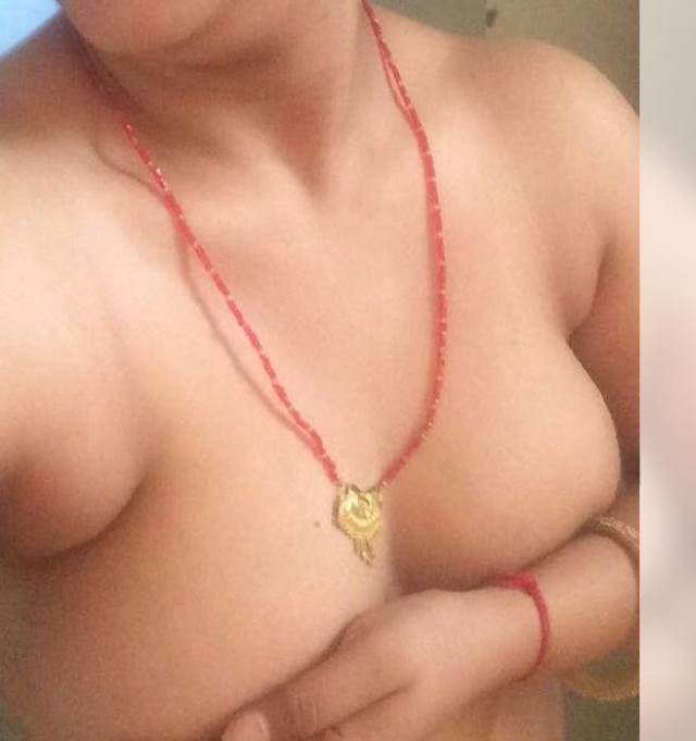 https://pub-5fcdf72a54cd4edbb03ec3edaa415a42.r2.dev/nakedleaks/intimate_images_of_a_desi_woman's_anal_encounter/21.jpg