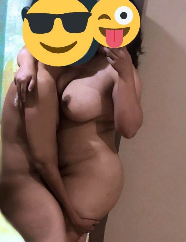 https://pub-5fcdf72a54cd4edbb03ec3edaa415a42.r2.dev/nakedleaks/intimate_images_of_a_desi_woman's_anal_encounter/32.jpg