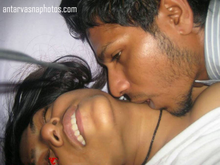https://pub-5fcdf72a54cd4edbb03ec3edaa415a42.r2.dev/nakedleaks/intimate_images_of_desi_couple_anup_and_priya/2.jpg