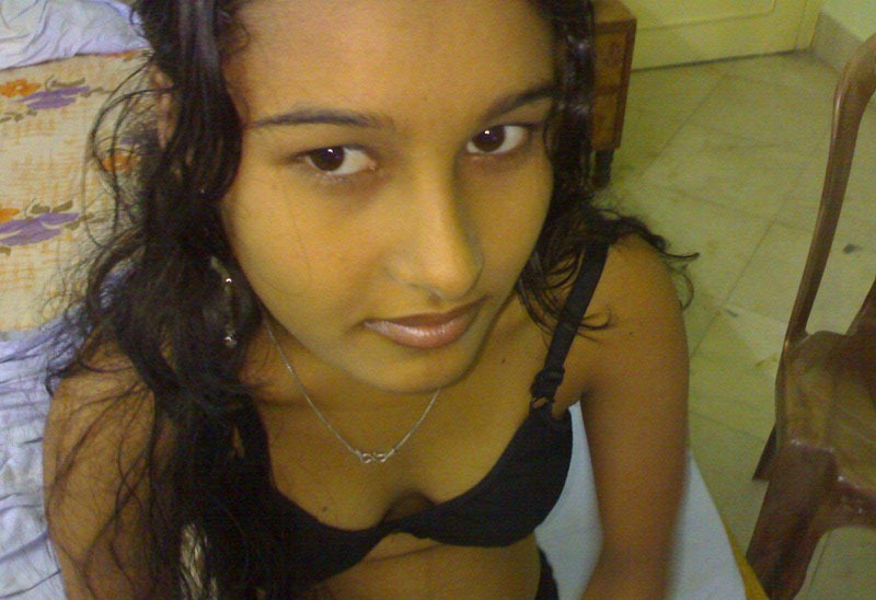 https://pub-5fcdf72a54cd4edbb03ec3edaa415a42.r2.dev/nakedleaks/intimate_images_of_desi_partner_hasina/0.jpg