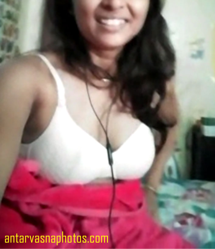 https://pub-5fcdf72a54cd4edbb03ec3edaa415a42.r2.dev/nakedleaks/intimate_images_of_desi_wife_jyotsna/0.jpg