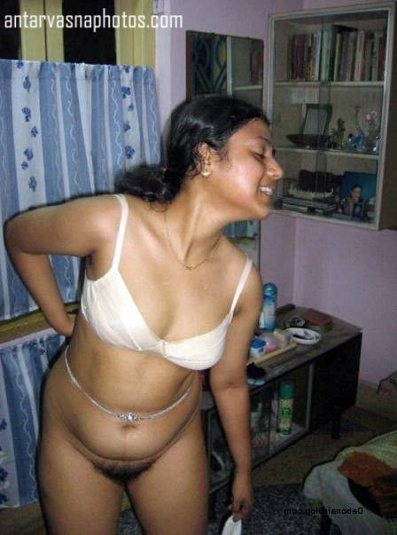 https://pub-5fcdf72a54cd4edbb03ec3edaa415a42.r2.dev/nakedleaks/intimate_images_of_indian_wife_shruti's_body/2.jpg