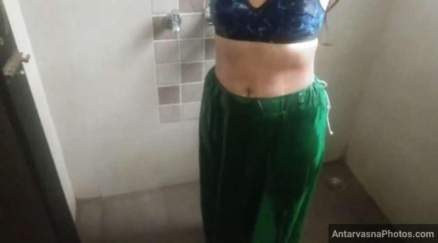 https://pub-5fcdf72a54cd4edbb03ec3edaa415a42.r2.dev/nakedleaks/intimate_indian_mother-son_interaction_in_bathroom_-_photo_collection/1.jpg