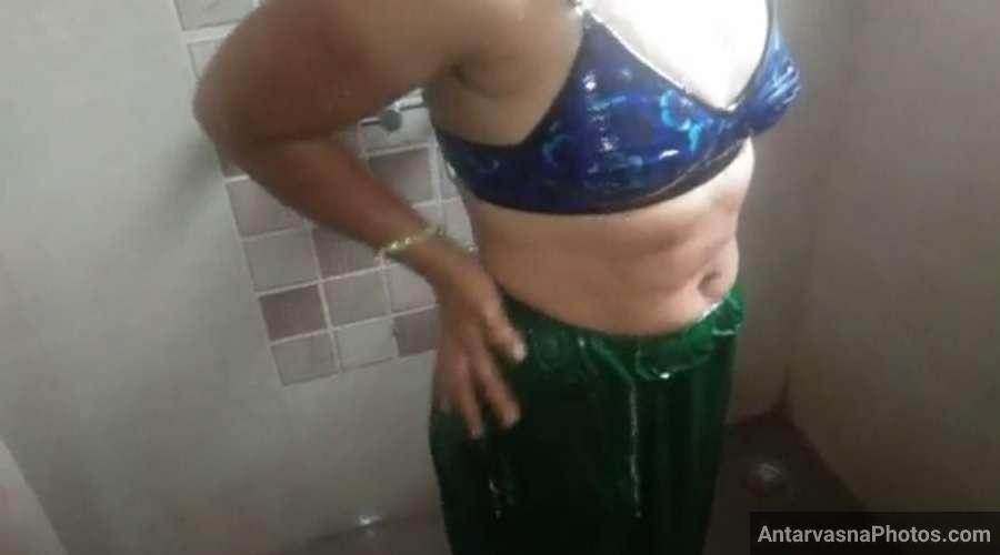 https://pub-5fcdf72a54cd4edbb03ec3edaa415a42.r2.dev/nakedleaks/intimate_indian_mother-son_interaction_in_bathroom_-_photo_collection/2.jpg