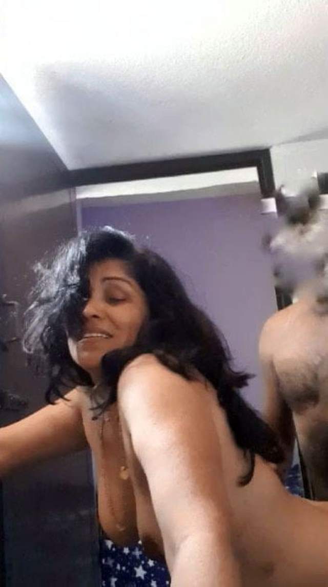 https://pub-5fcdf72a54cd4edbb03ec3edaa415a42.r2.dev/nakedleaks/intimate_moments:_alluring_photos_of_daughter-in-law_with_father-in-law/9.jpg