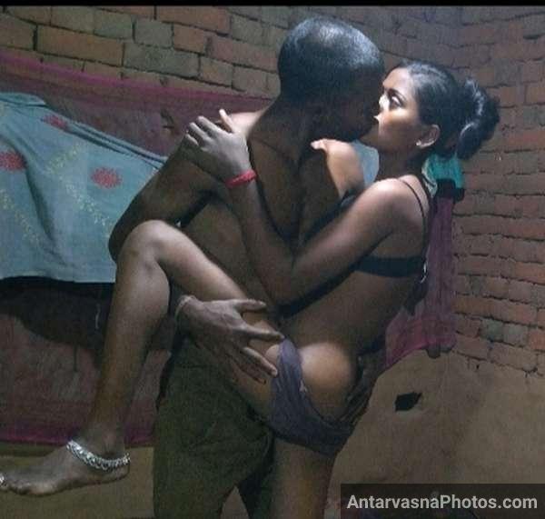 https://pub-5fcdf72a54cd4edbb03ec3edaa415a42.r2.dev/nakedleaks/intimate_moments_captured:_desi_village_couple's_erotic_photos/2.jpg