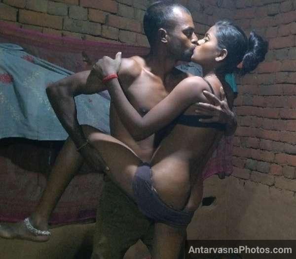 https://pub-5fcdf72a54cd4edbb03ec3edaa415a42.r2.dev/nakedleaks/intimate_moments_captured:_desi_village_couple's_erotic_photos/6.jpg