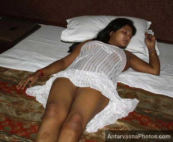 https://pub-5fcdf72a54cd4edbb03ec3edaa415a42.r2.dev/nakedleaks/intimate_moments_in_mumbai_lodge_–_sensual_savita_bhabhi_images/1.jpg