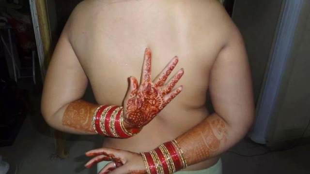 https://pub-5fcdf72a54cd4edbb03ec3edaa415a42.r2.dev/nakedleaks/intimate_moments_of_a_desi_bhabhi's_honeymoon_captured/2.jpg