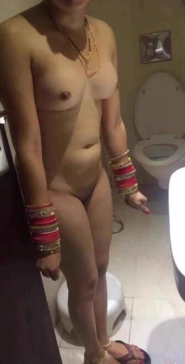 https://pub-5fcdf72a54cd4edbb03ec3edaa415a42.r2.dev/nakedleaks/intimate_moments_of_a_desi_bhabhi's_honeymoon_captured/3.jpg