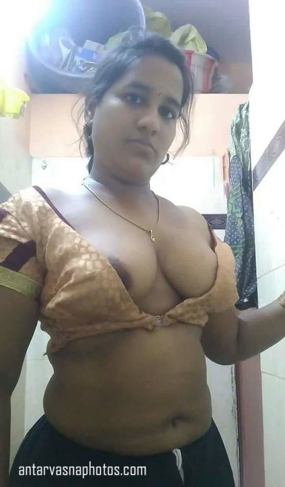 https://pub-5fcdf72a54cd4edbb03ec3edaa415a42.r2.dev/nakedleaks/intimate_moments_of_arpita,_the_desi_bhabhi/4.jpg