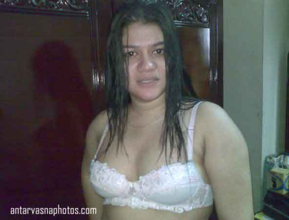 https://pub-5fcdf72a54cd4edbb03ec3edaa415a42.r2.dev/nakedleaks/intimate_moments_of_bengali_aunty_jaya_captured/0.jpg