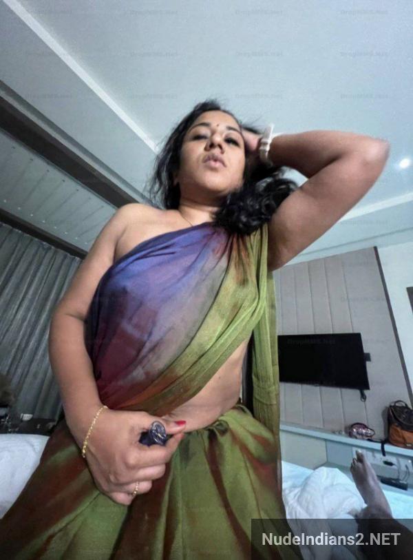 https://pub-5fcdf72a54cd4edbb03ec3edaa415a42.r2.dev/nakedleaks/intimate_moments_of_tamil_aunt_mayuri_pillai_in_the_open_air/48.jpg