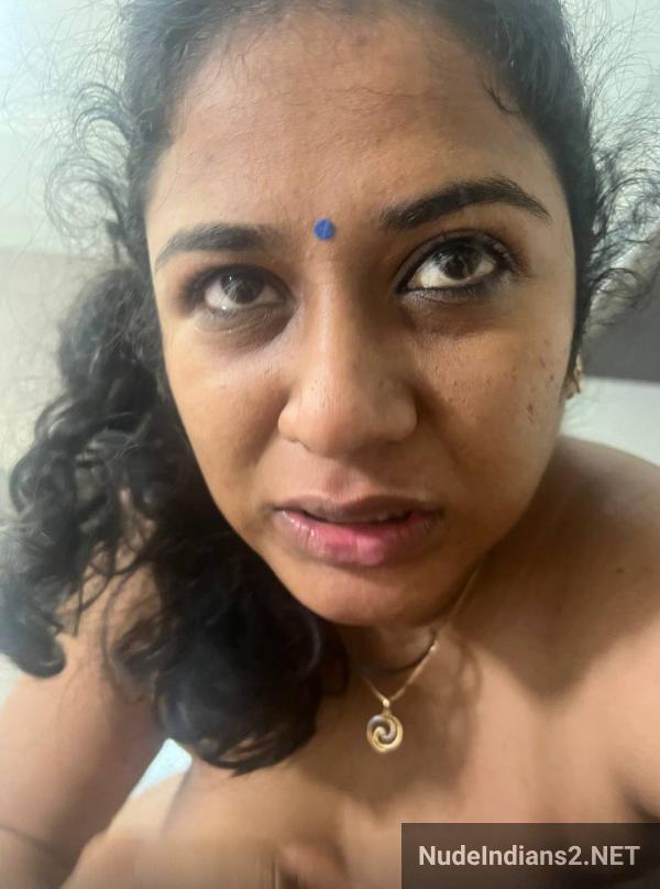 https://pub-5fcdf72a54cd4edbb03ec3edaa415a42.r2.dev/nakedleaks/intimate_moments_of_tamil_aunt_mayuri_pillai_in_the_open_air/6.jpg