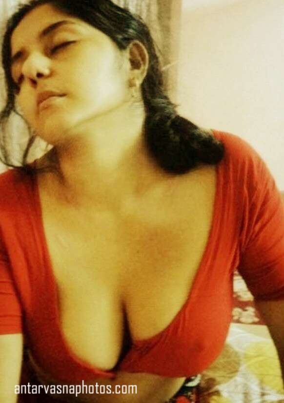 https://pub-5fcdf72a54cd4edbb03ec3edaa415a42.r2.dev/nakedleaks/intimate_moments_with_household_maid_captured/0.jpg