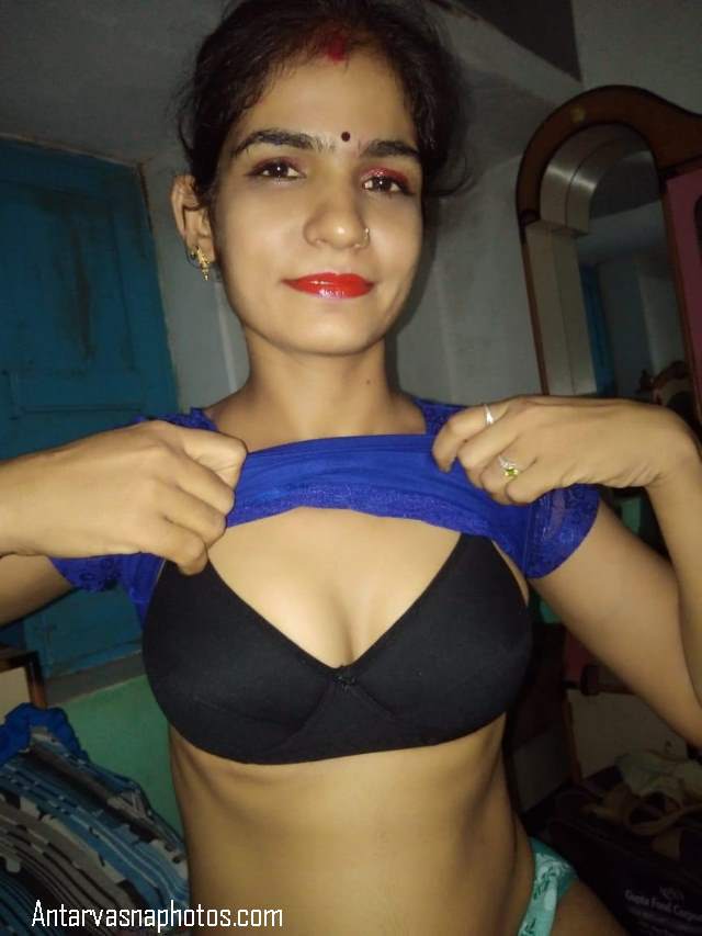 https://pub-5fcdf72a54cd4edbb03ec3edaa415a42.r2.dev/nakedleaks/intimate_photographs_of_indian_couple/0.jpg