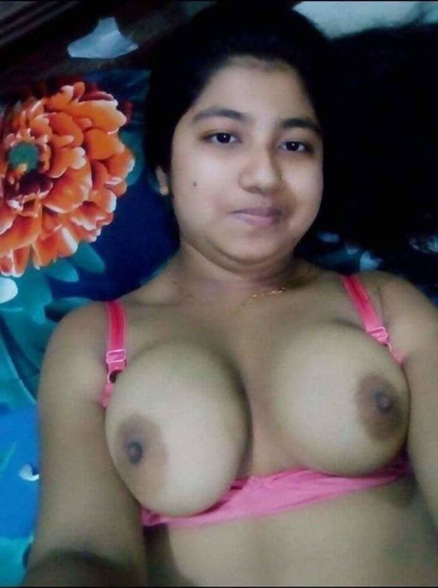 https://pub-5fcdf72a54cd4edbb03ec3edaa415a42.r2.dev/nakedleaks/intimate_photos_of_a_seductive_girlfriend/3.jpg