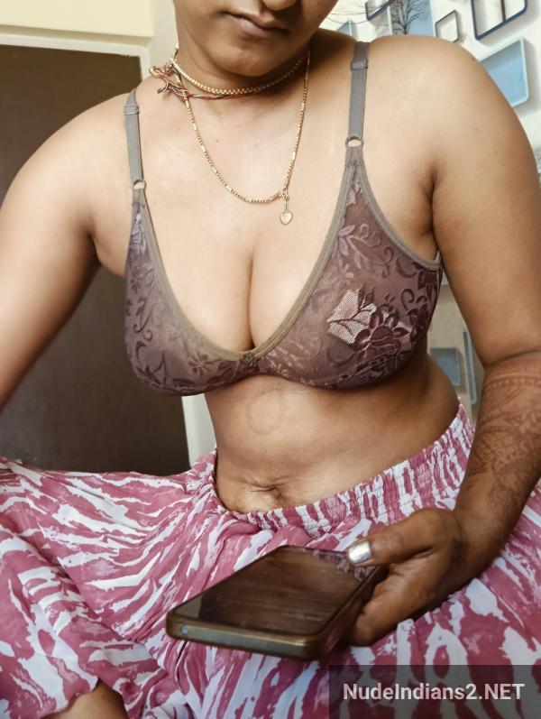 https://pub-5fcdf72a54cd4edbb03ec3edaa415a42.r2.dev/nakedleaks/intimate_photos_of_chaitra_lokesh_from_trivandrum/30.jpg