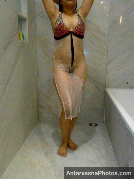 https://pub-5fcdf72a54cd4edbb03ec3edaa415a42.r2.dev/nakedleaks/intimate_photos_of_indian_housewife_mona_during_bath/0.jpg