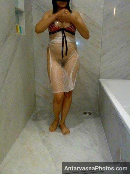 https://pub-5fcdf72a54cd4edbb03ec3edaa415a42.r2.dev/nakedleaks/intimate_photos_of_indian_housewife_mona_during_bath/1.jpg