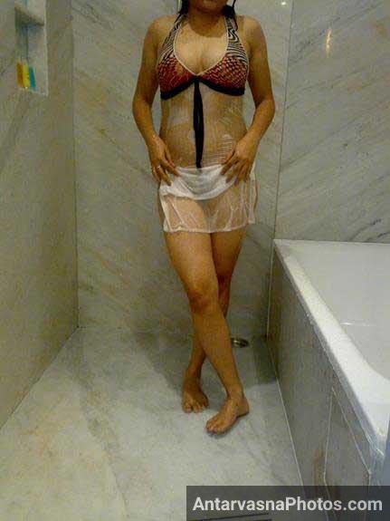 https://pub-5fcdf72a54cd4edbb03ec3edaa415a42.r2.dev/nakedleaks/intimate_photos_of_indian_housewife_mona_during_bath/2.jpg