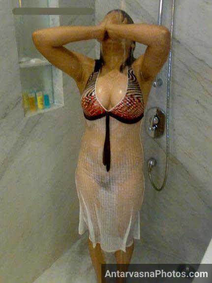 https://pub-5fcdf72a54cd4edbb03ec3edaa415a42.r2.dev/nakedleaks/intimate_photos_of_indian_housewife_mona_during_bath/4.jpg
