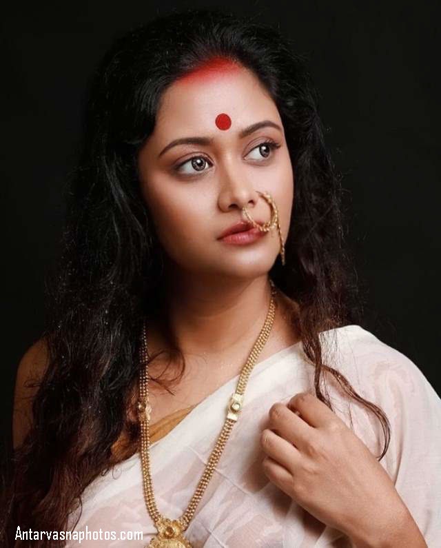 https://pub-5fcdf72a54cd4edbb03ec3edaa415a42.r2.dev/nakedleaks/intimate_photos_of_indian_married_woman_in_saree/0.jpg
