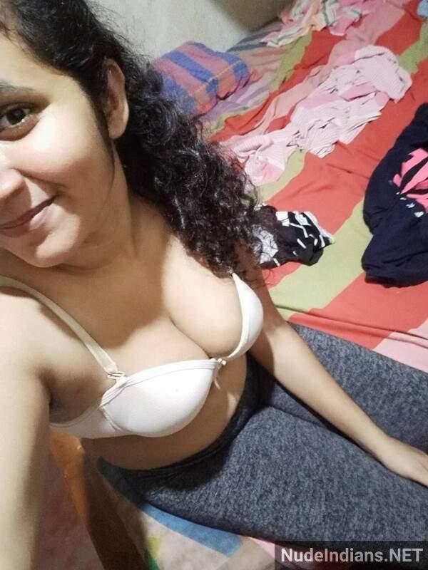 https://pub-5fcdf72a54cd4edbb03ec3edaa415a42.r2.dev/nakedleaks/intimate_photos_of_seductive_desi_girls_in_a_captivating_gallery/52.jpg