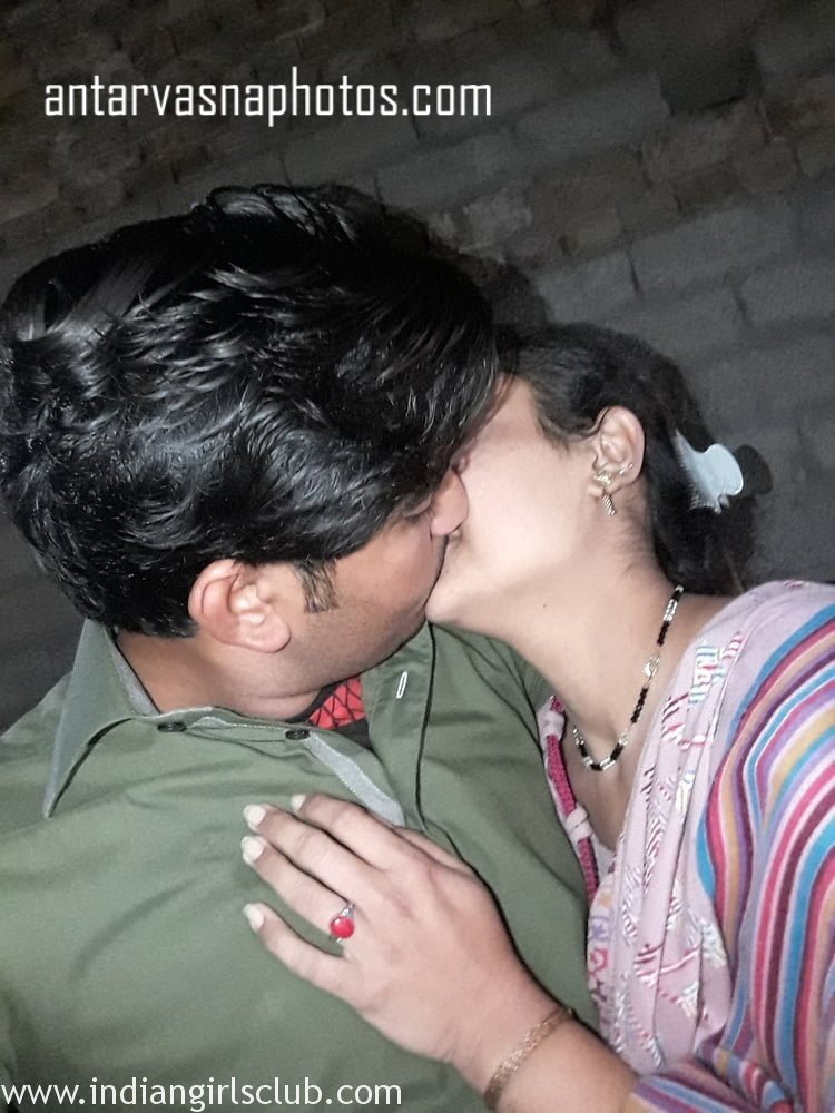 https://pub-5fcdf72a54cd4edbb03ec3edaa415a42.r2.dev/nakedleaks/intimate_pictures_of_newlywed_couple/1.jpg
