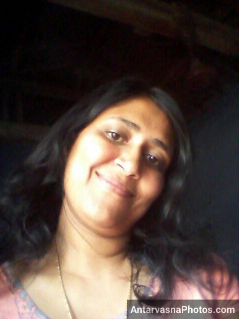 https://pub-5fcdf72a54cd4edbb03ec3edaa415a42.r2.dev/nakedleaks/intimate_pictures_of_rajasthani_aunties_revealed/0.jpg
