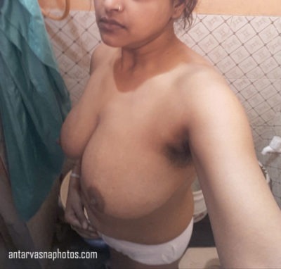 Intimate snapshots of Desi bhabhi Mira